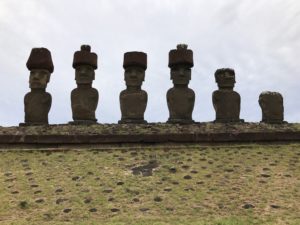 rapa-nui-beach-moai